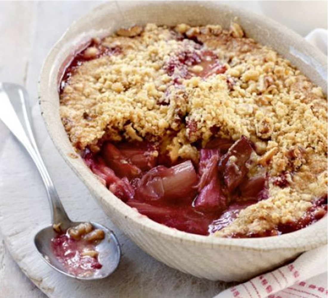 Ревень рецепты блюд из ревеня. Rhubarb (ревень) Crumble. Ревеневый крамбл. Крамбл с ревенем. Курица с ревенем.