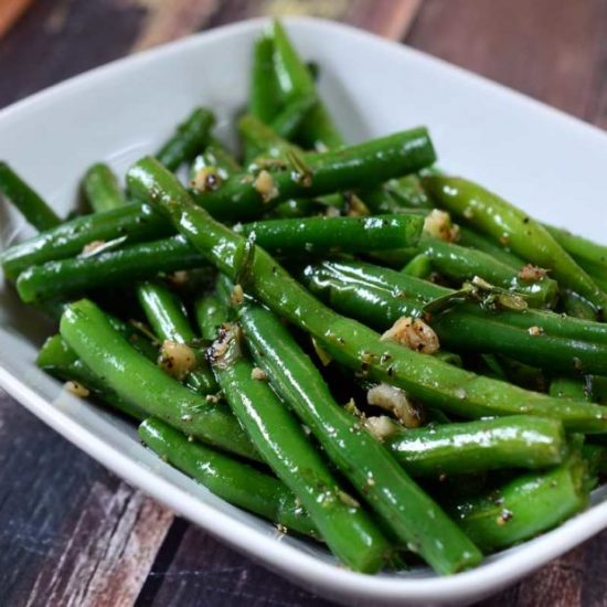 Garlicky Green Beans with Pine Nuts | The Leaf Store