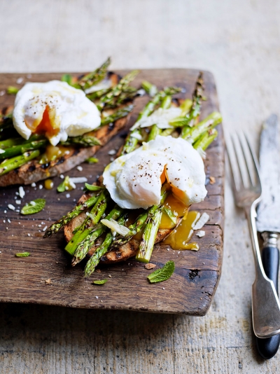 grilled-aparagus-and-poached-eggs-recipe