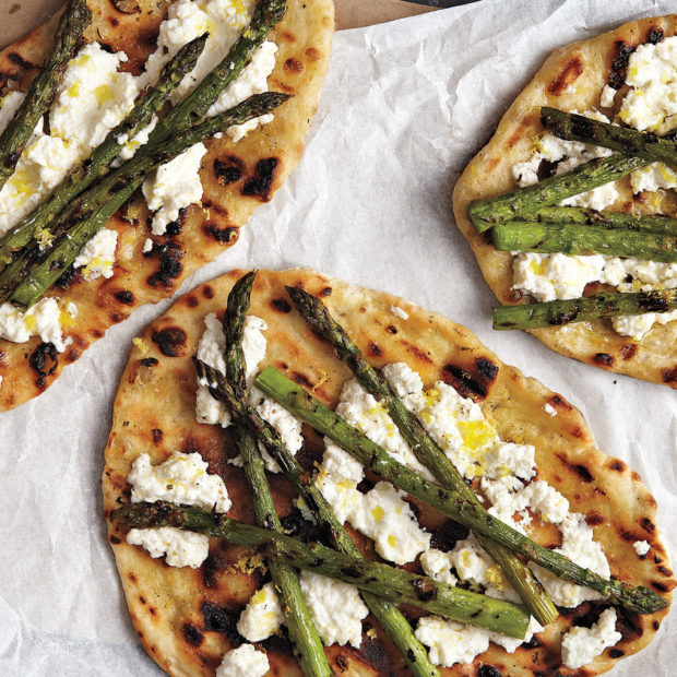 grilled-asparagus-ricotta-pizza-recipe