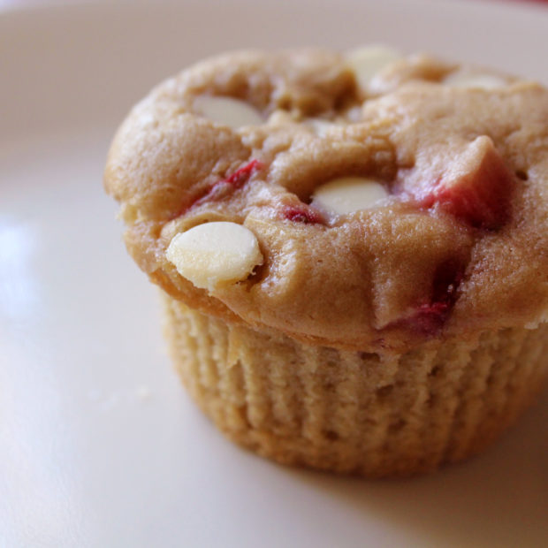 strawberry-and-white-chocolate-muffins-recipe