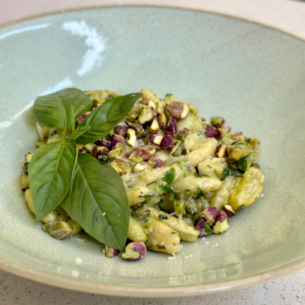 Creamy Brazil Nut Pesto Pasta with Roasted Courgette, Peas & Rocket -  Cupful of Kale